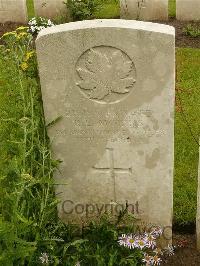 Etaples Military Cemetery - Morris, R E